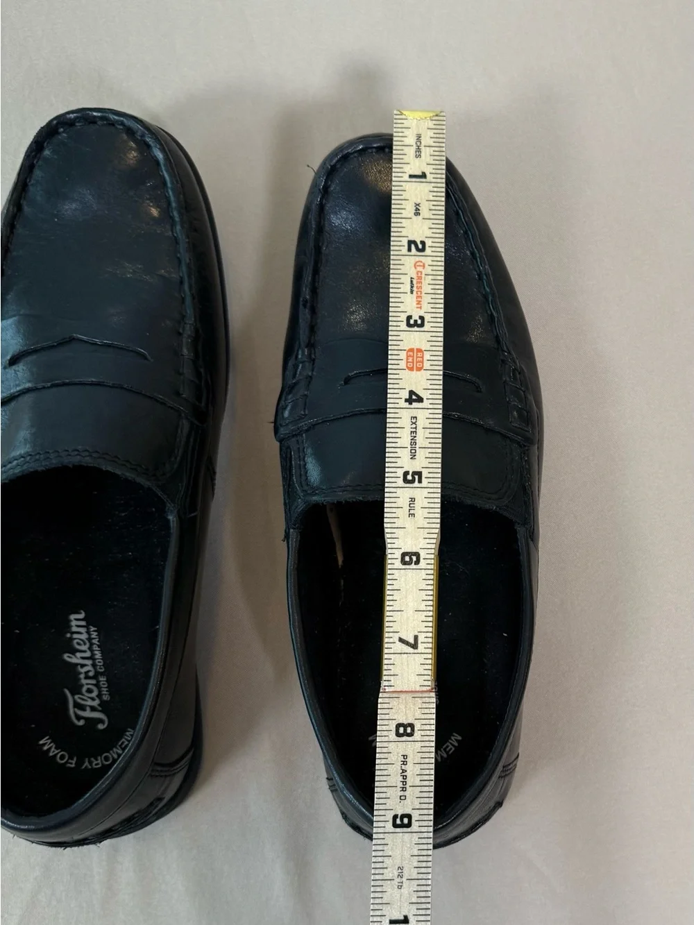 Florsheim Kids Boys Black Leather Penny Loafers, Size 5.5 Medium.
